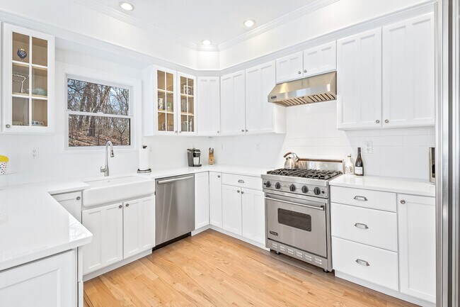 Building Photo - 14 Glenway