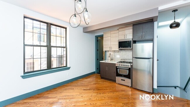 Foto del edificio - 538 Driggs Ave