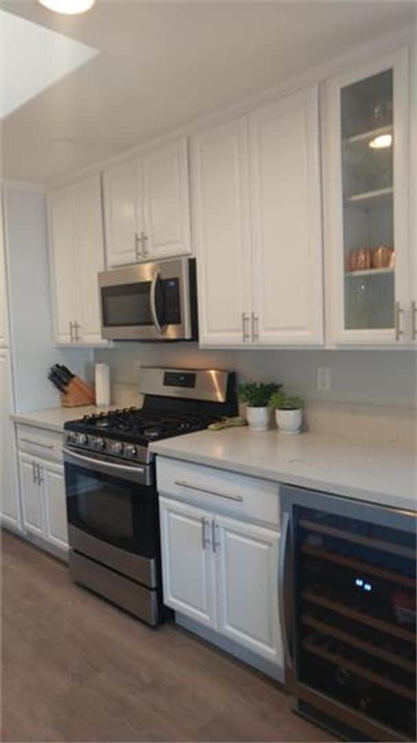 Building Photo - Beautiful 2 bedroom, 2 bath town house wit...