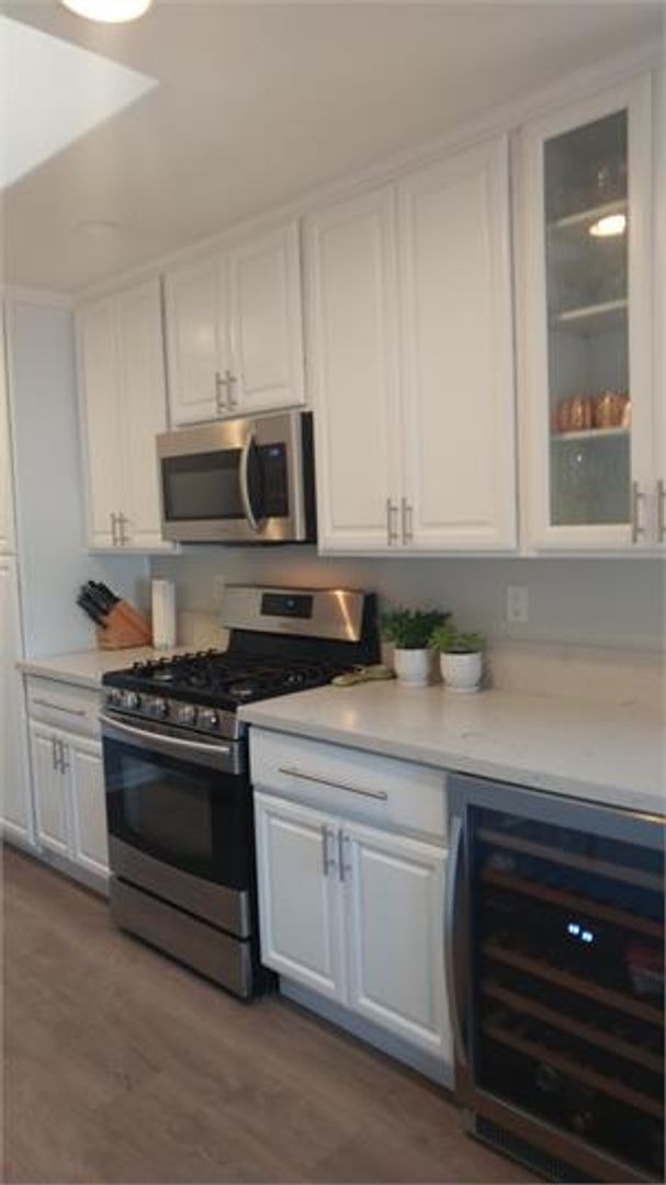 Foto del edificio - Beautiful 2 bedroom, 2 bath town house wit...