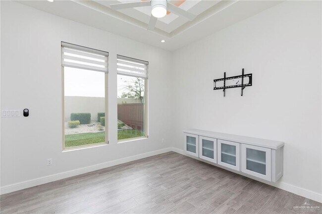 Foto del edificio - 2200 S 10th St