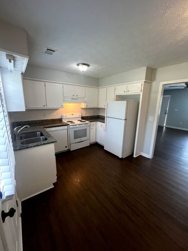 Building Photo - 2606 Kennon Ct