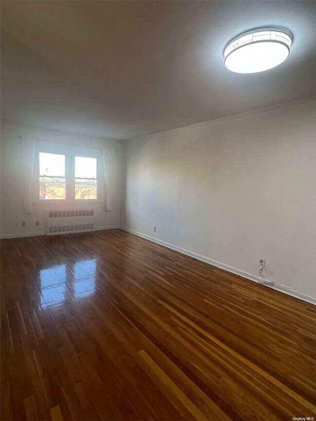 Foto del edificio - 43-12 213th St