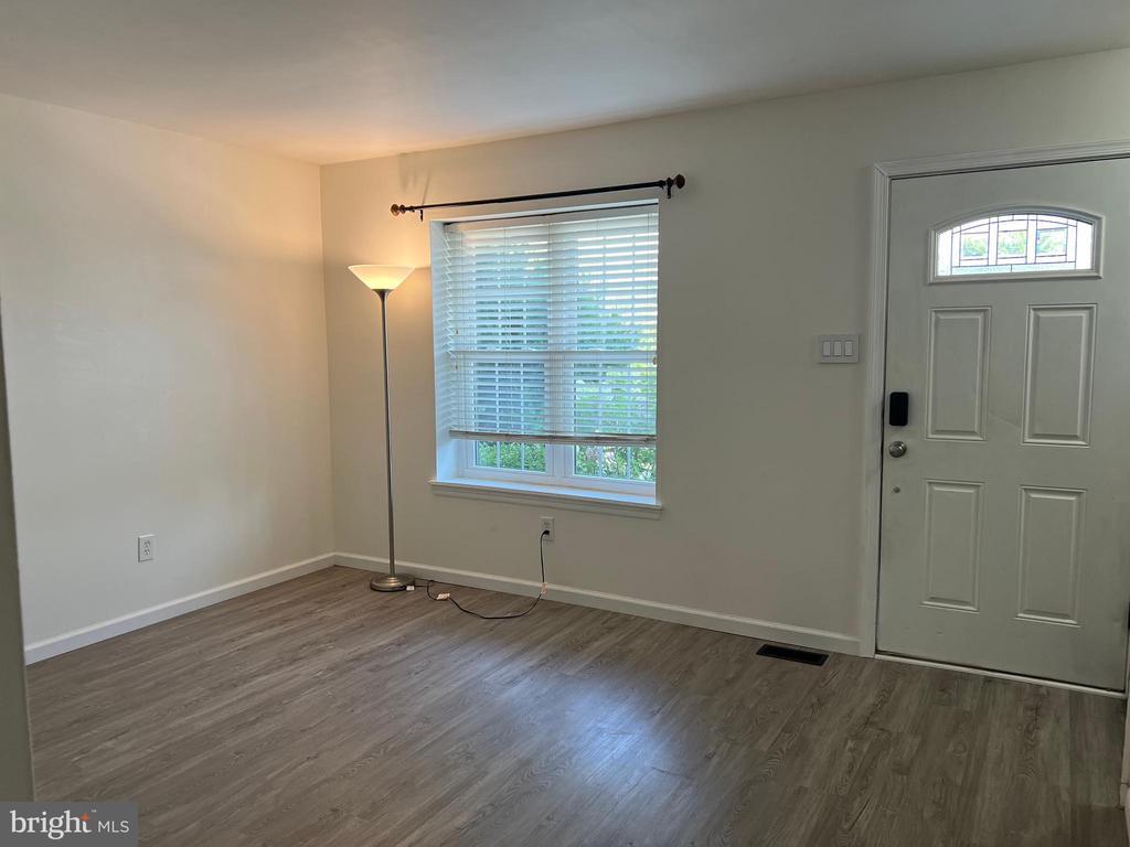 Primary Photo - 301 McKean Ct