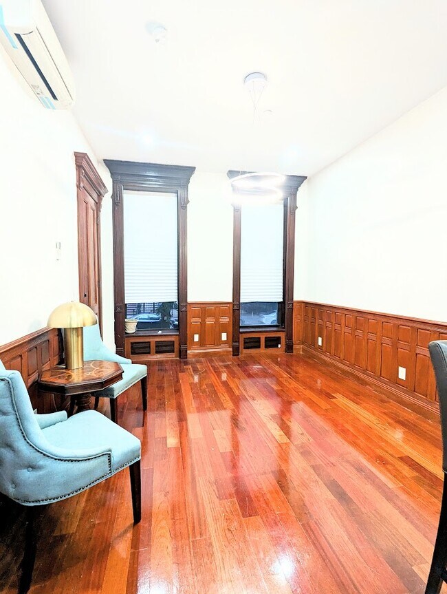 Foto del edificio - 952 Greene Ave