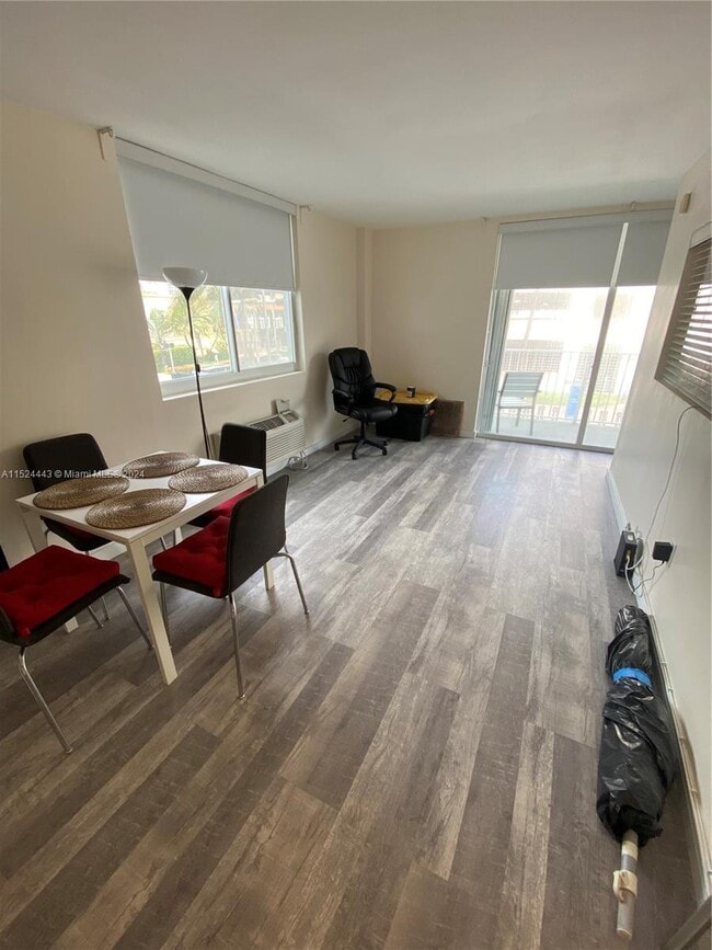 Building Photo - 1255 Collins Ave