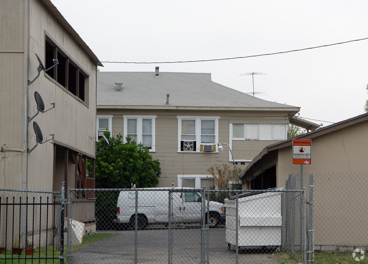 Foto del edificio - 979 W 2nd St