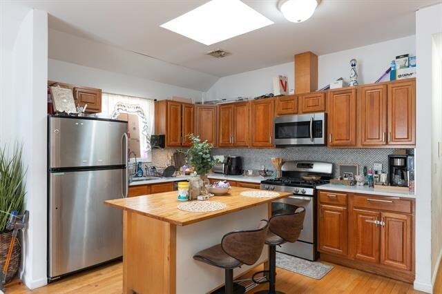 Foto del edificio - 260 Custer Ave