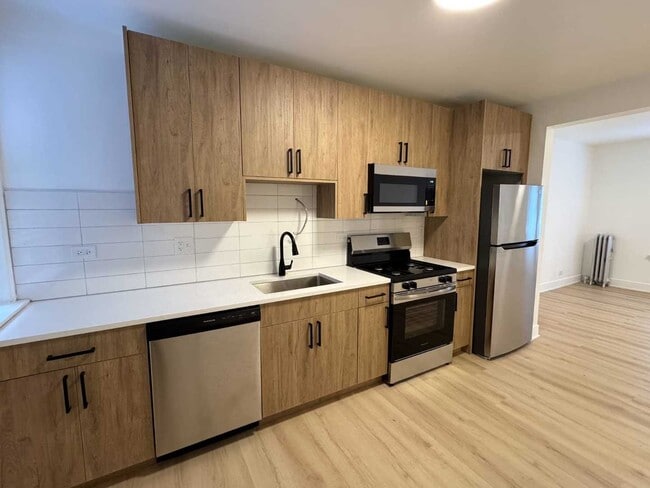 Foto del edificio - 6310 N Artesian Ave