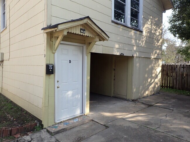 Building Photo - 19 S Pine St