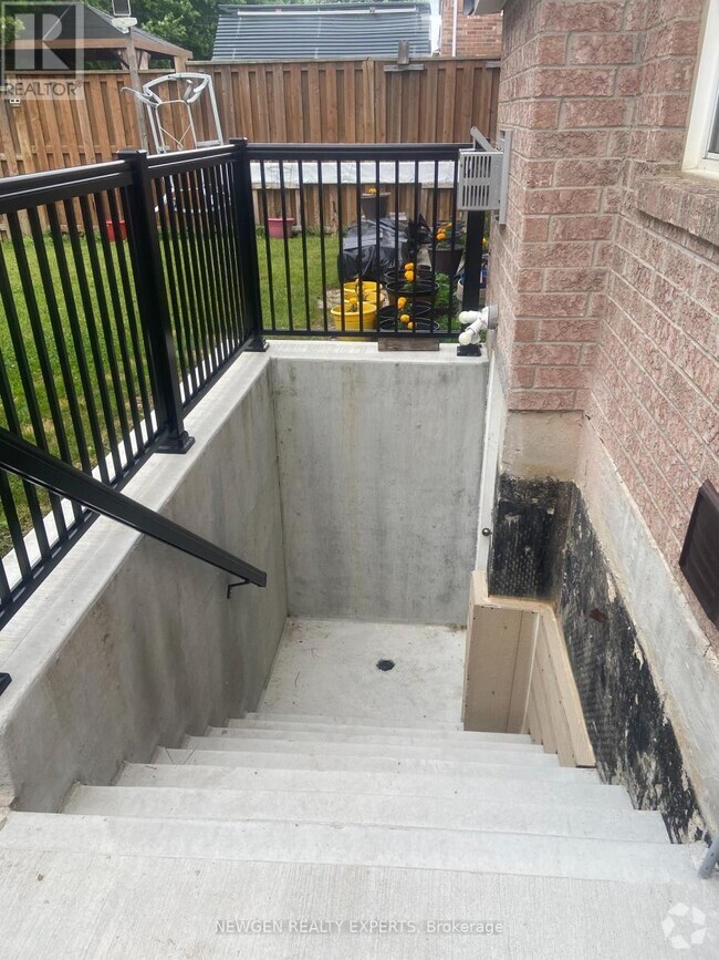 Building Photo - 162 Luella Crescent