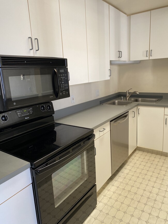 kitchen view A - 1310 Fulton St