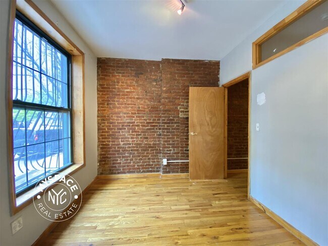 Building Photo - 891 Bergen St