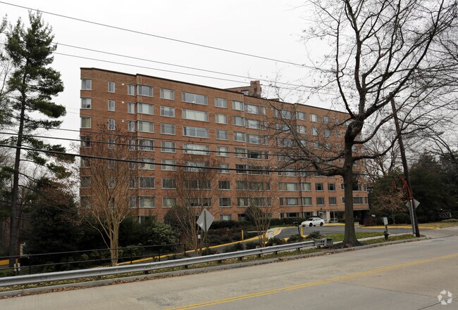 Foto del edificio - 4200 Cathedral Ave NW