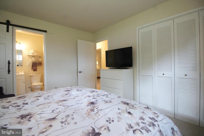 Building Photo - 4429 Roundhill Rd