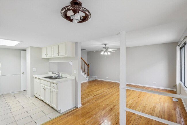 Foto del edificio - 29W619 Winchester Cir N