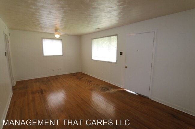 Building Photo - 3 br, 1 bath House - 500 McDermitt Road