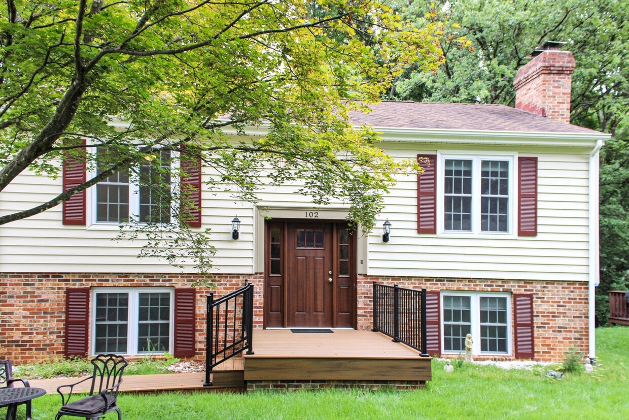 Furnished 2-bedroom / 1-bath - Furnished 2-bedroom / 1-bath