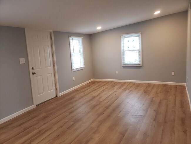 Living Room - 425 E Parkland Ave