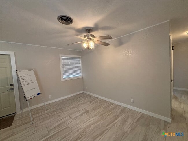 Foto del edificio - 2502 E Poplar Ave