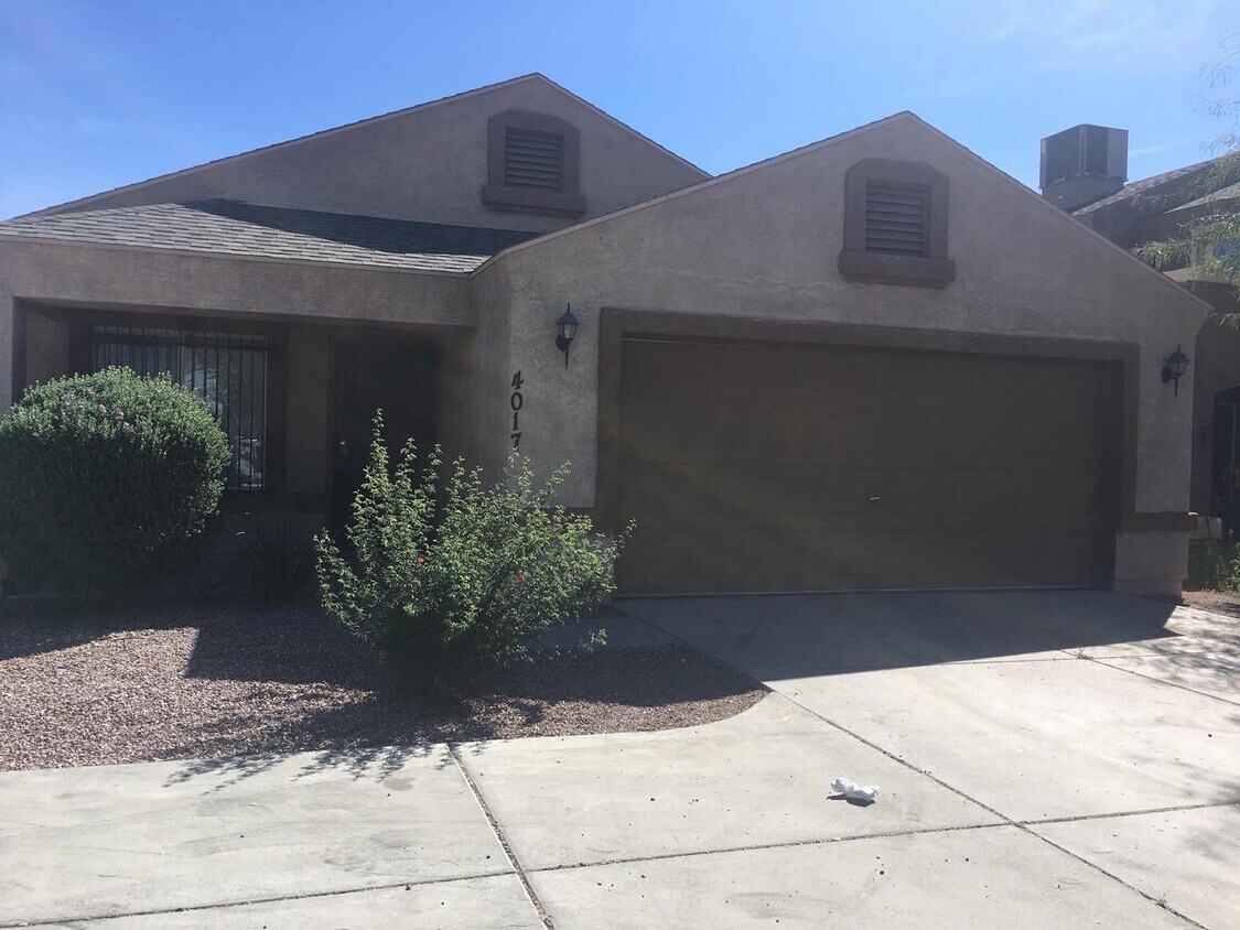 Foto principal - South Phoenix 4 Bed 2 Bath