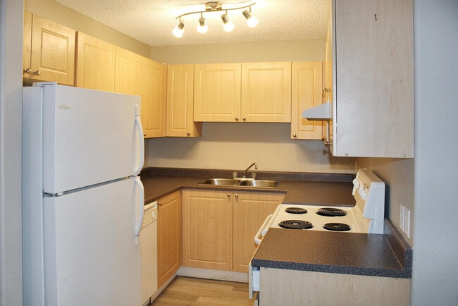 Building Photo - Etain Estates Apartments