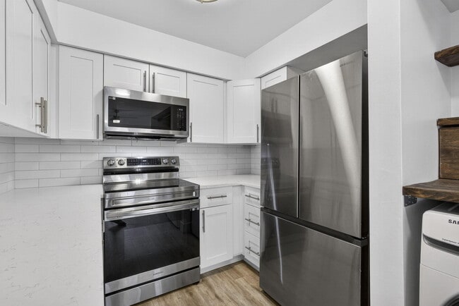 Foto del edificio - 9746 Nickels Blvd