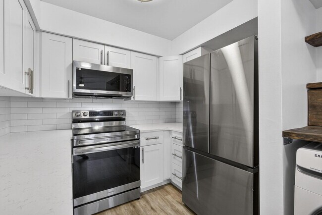Foto del edificio - 9746 Nickels Blvd