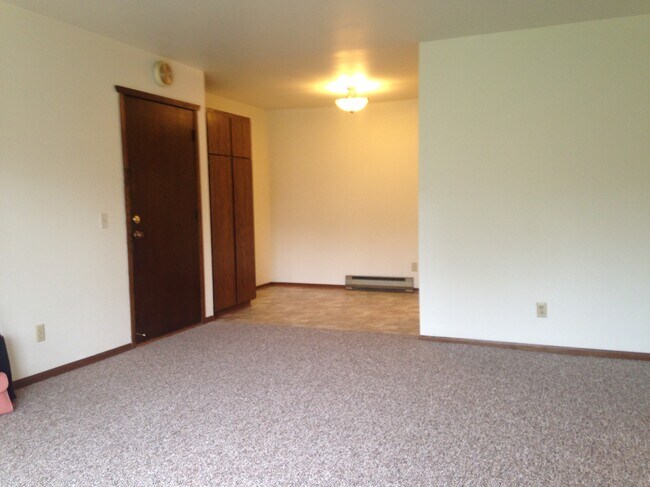 Building Photo - 421 Meadowridge Cir
