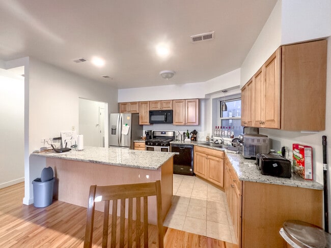 Foto del edificio - 6711 N Sheridan Rd