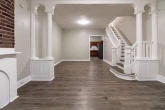 Building Photo - 607 S 4th St