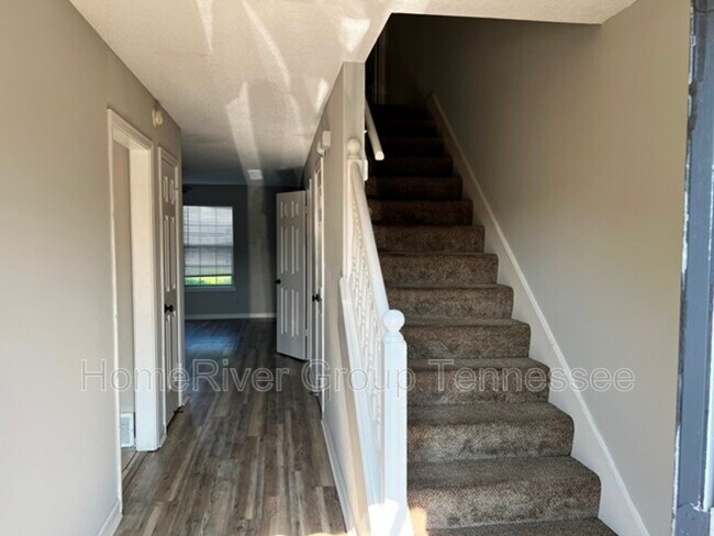 Foto del edificio - 8037 Creekwood Cir E