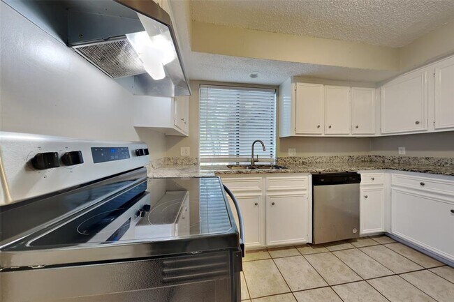 Foto del edificio - 542 Enchanted Hollow Dr