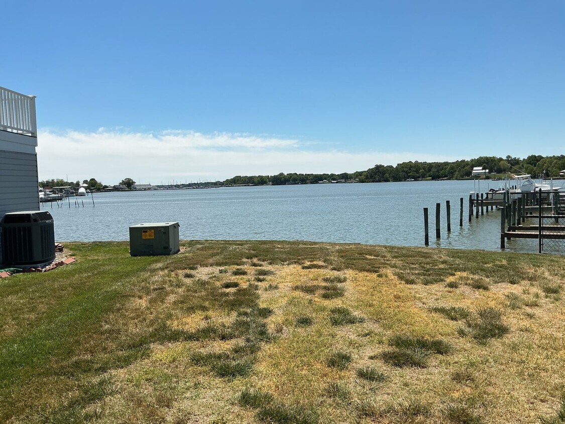 Building Photo - Quaint Waterfront Townhome in Beautiful Monroe's Landing