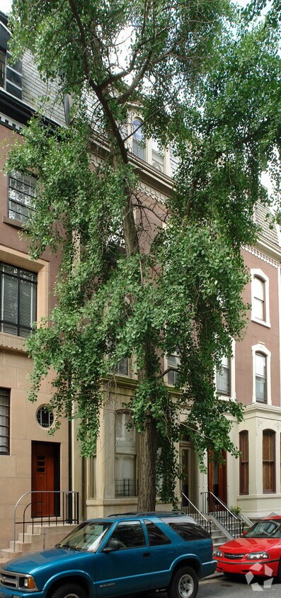 Building Photo - 2212 Delancey Pl