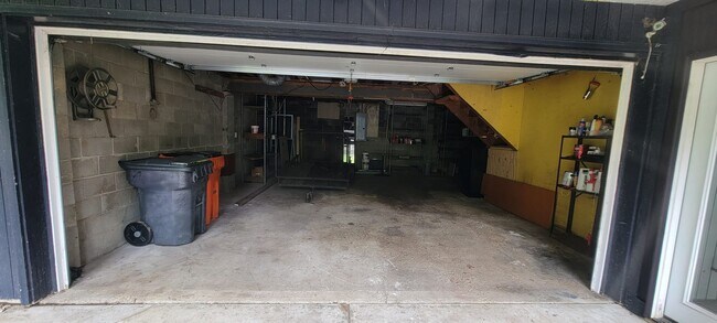 Foto del edificio - 4 bedrooms 3 baths beautiful house