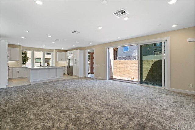 Building Photo - 160 Chorus
