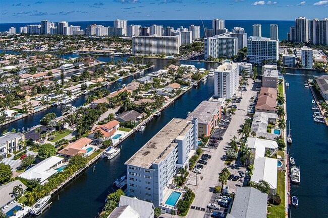 Foto del edificio - 2829 NE 33rd Ct