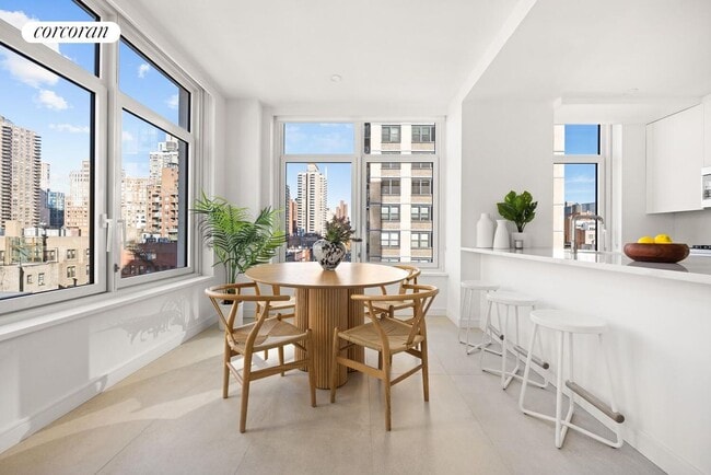 Foto del edificio - 300 E 83rd St