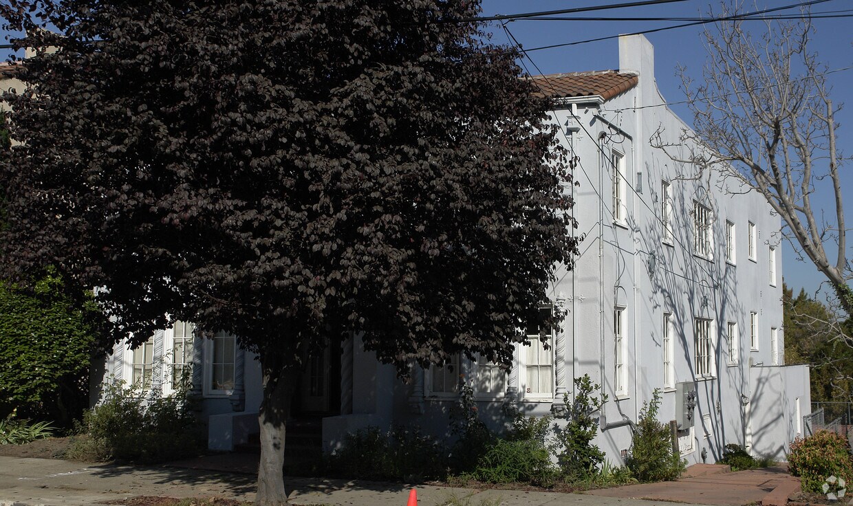Building Photo - 387 Orange St
