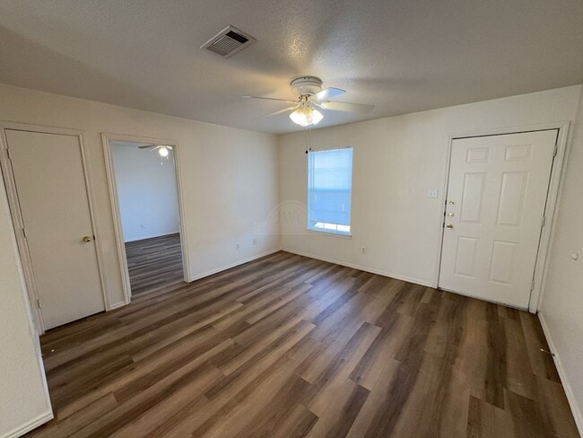Building Photo - 1709 Spring Rose Cir