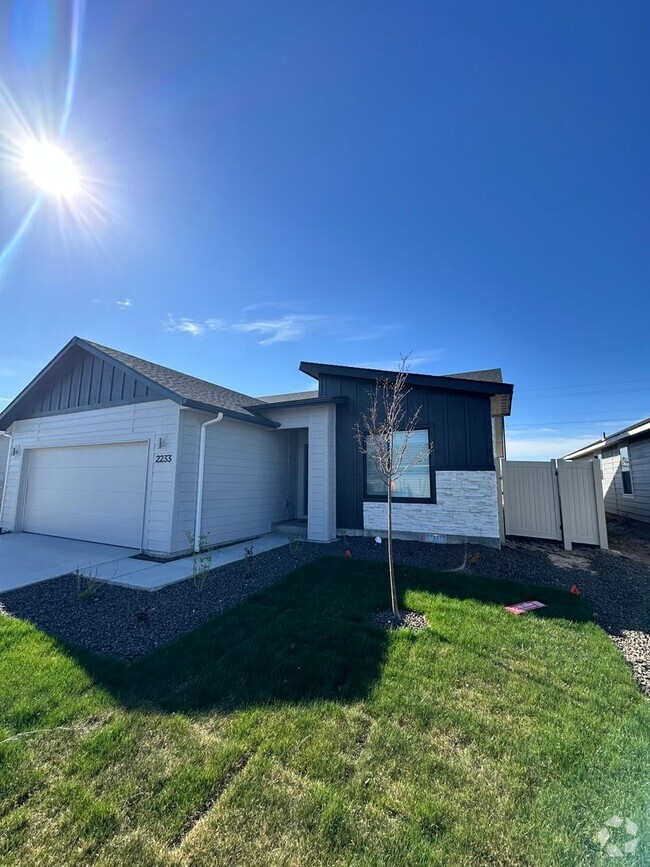 Building Photo - 2233 W Trout Lily St
