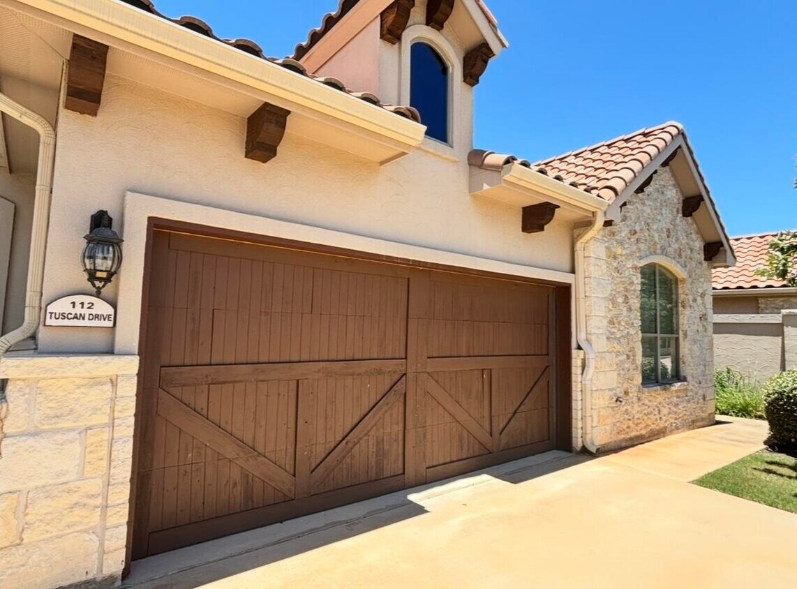 Primary Photo - 112 Tuscan Dr