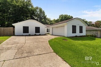 Building Photo - 122 Lake Forest Blvd