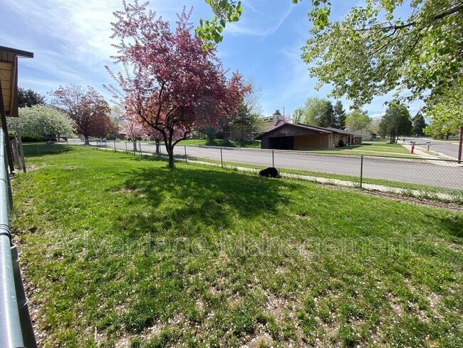 Building Photo - 122 N 1050 E