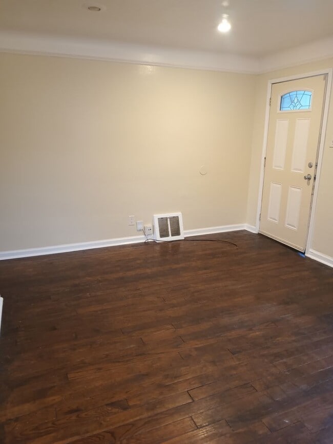 Building Photo - Section 8: 2 Bedroom Home