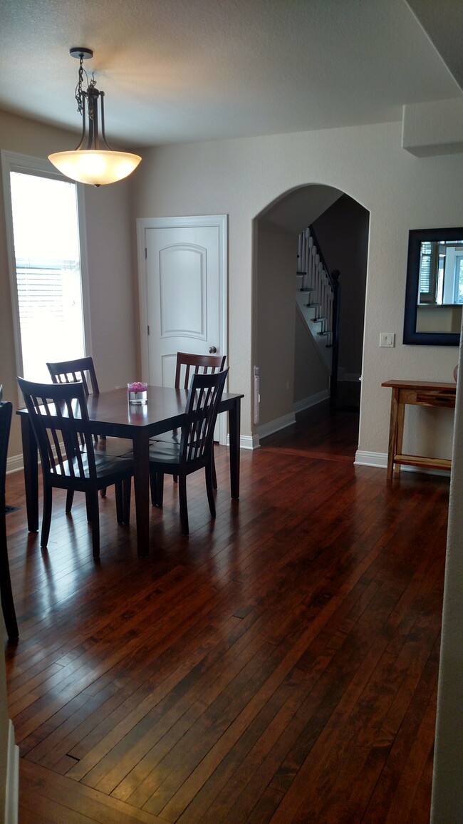 Dining Room - 1231 W Grand Ave