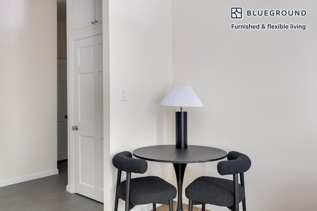 Building Photo - 26 Jane St