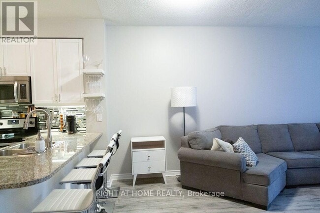 Building Photo - 19 Grand Trunk Crescent