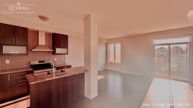 Building Photo - 440 Queen Mary Dr